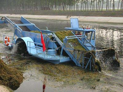 Судно для очистки водоемов от мусора и водорослей в г.Сычуань (Китай)
